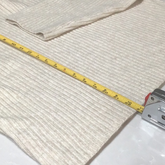 CLEARANCE | H & M cropped Mock turtleneck sweater; LIKE NEW - Picture 5 of 8